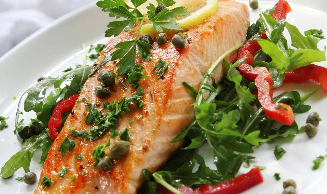 Как приготовить лосось в духовке сочной и мягкой