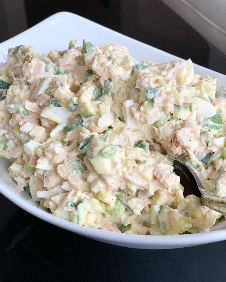 Салат с рыбой: классические рецепты рыбных салатов и варианты на скорую руку