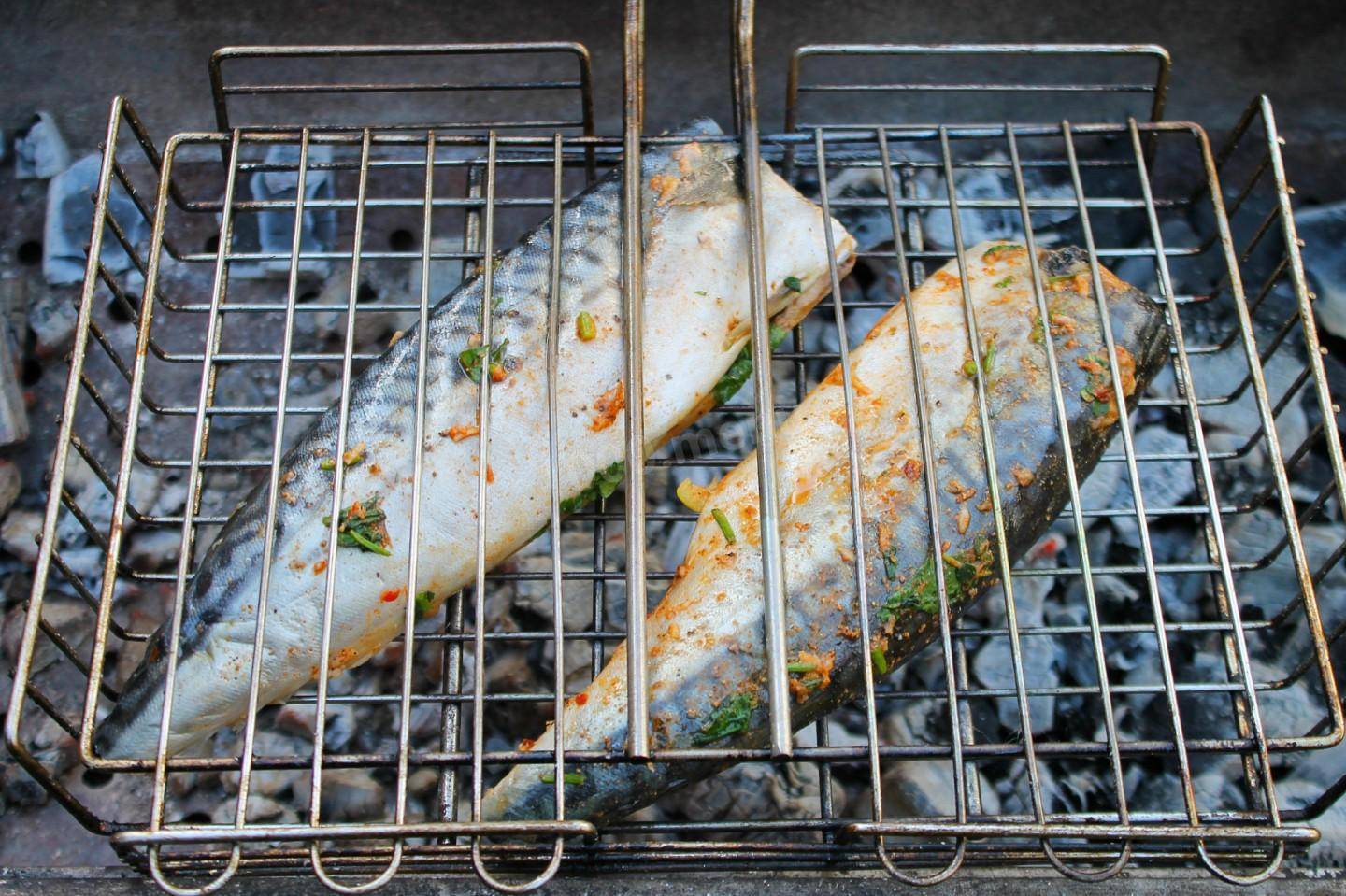 Приготовление рыбы на мангале