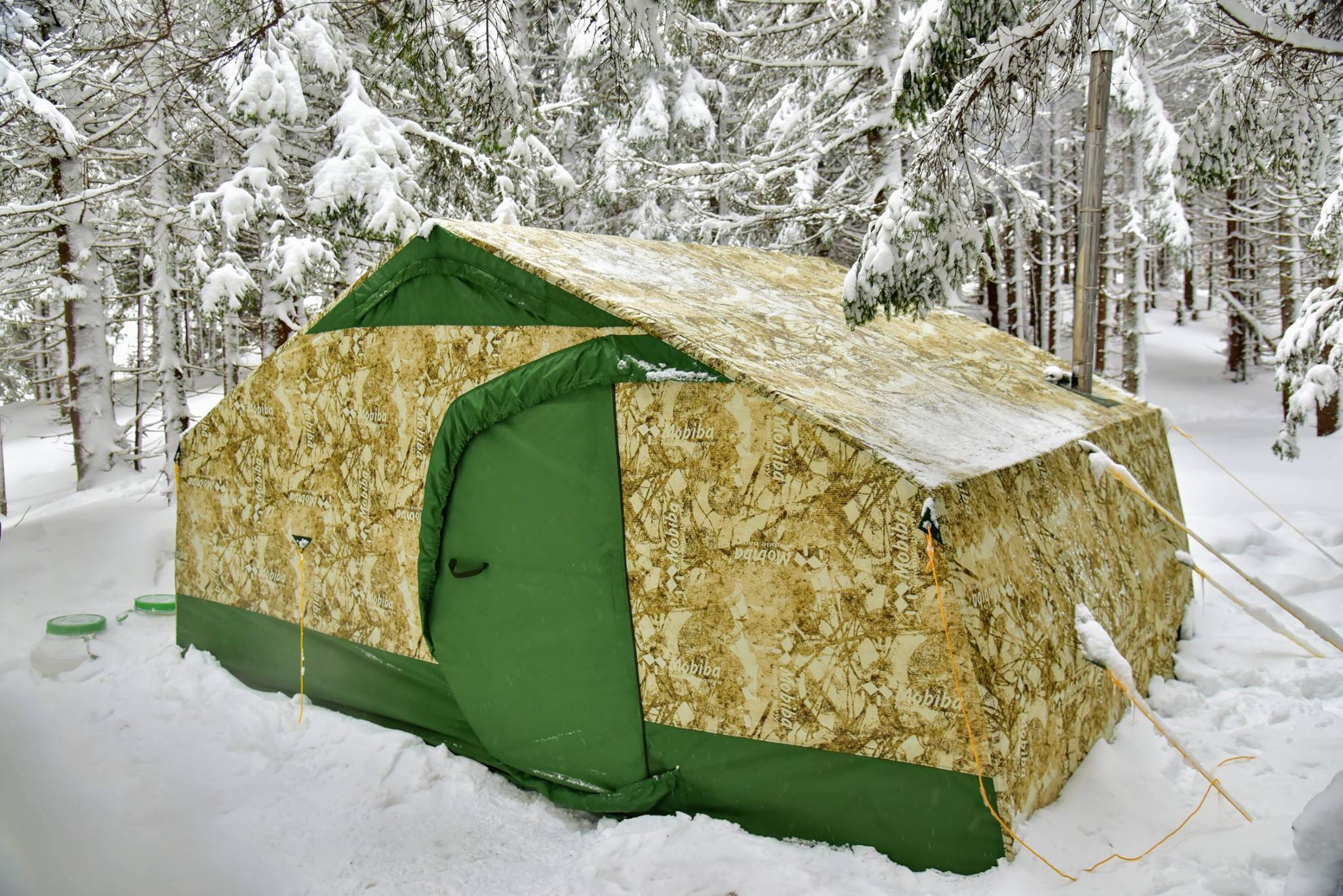 Зимняя палатка с печкой для охоты и туризма