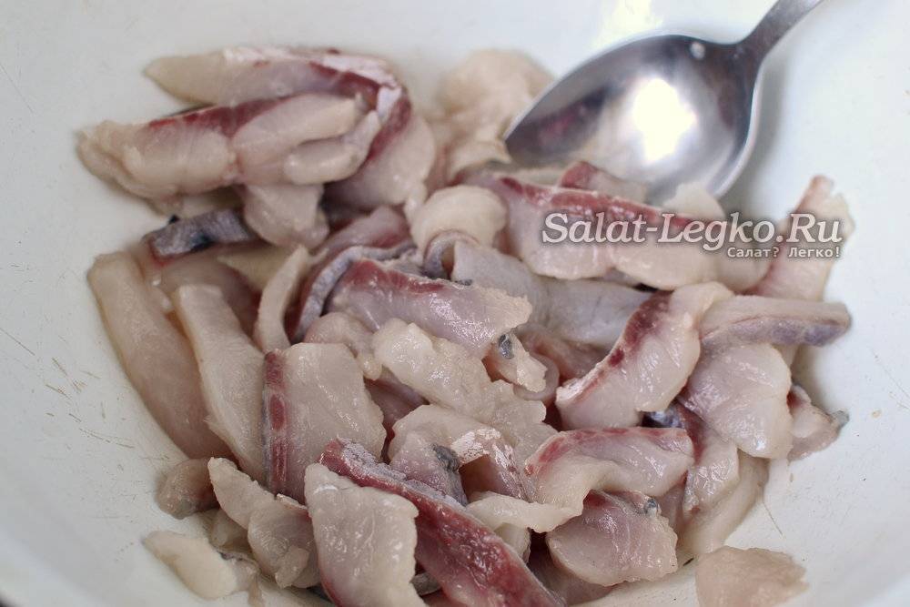 Рыба хе из толстолобика. рецепт приготовления классический по-корейски с овощами, уксусом, луком. фото пошагово