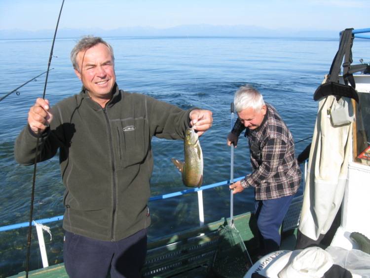 Рыбалка на байкале: особенности ловли рыбы на озере летом и зимой