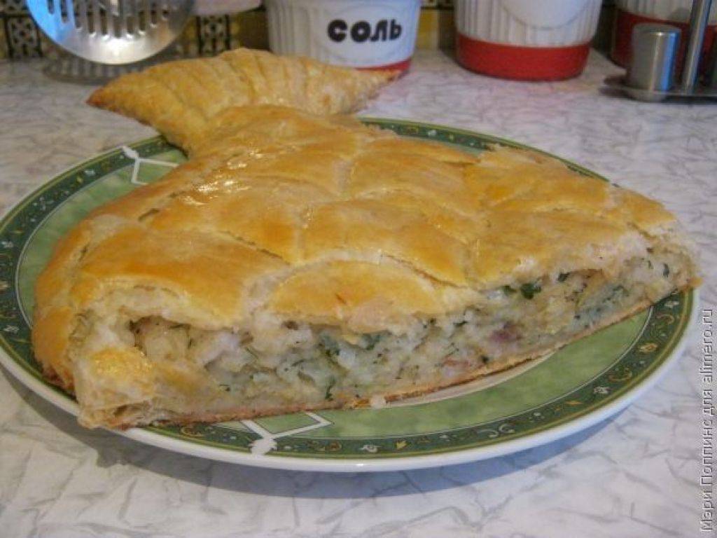 Пирог с рыбой и картошкой из дрожжевого теста в духовке рецепт с фото