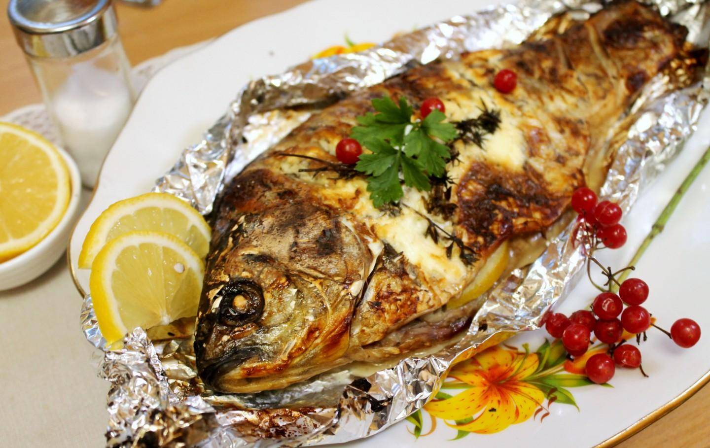 Рыба, запеченная в духовке – вкусные и полезные рецепты