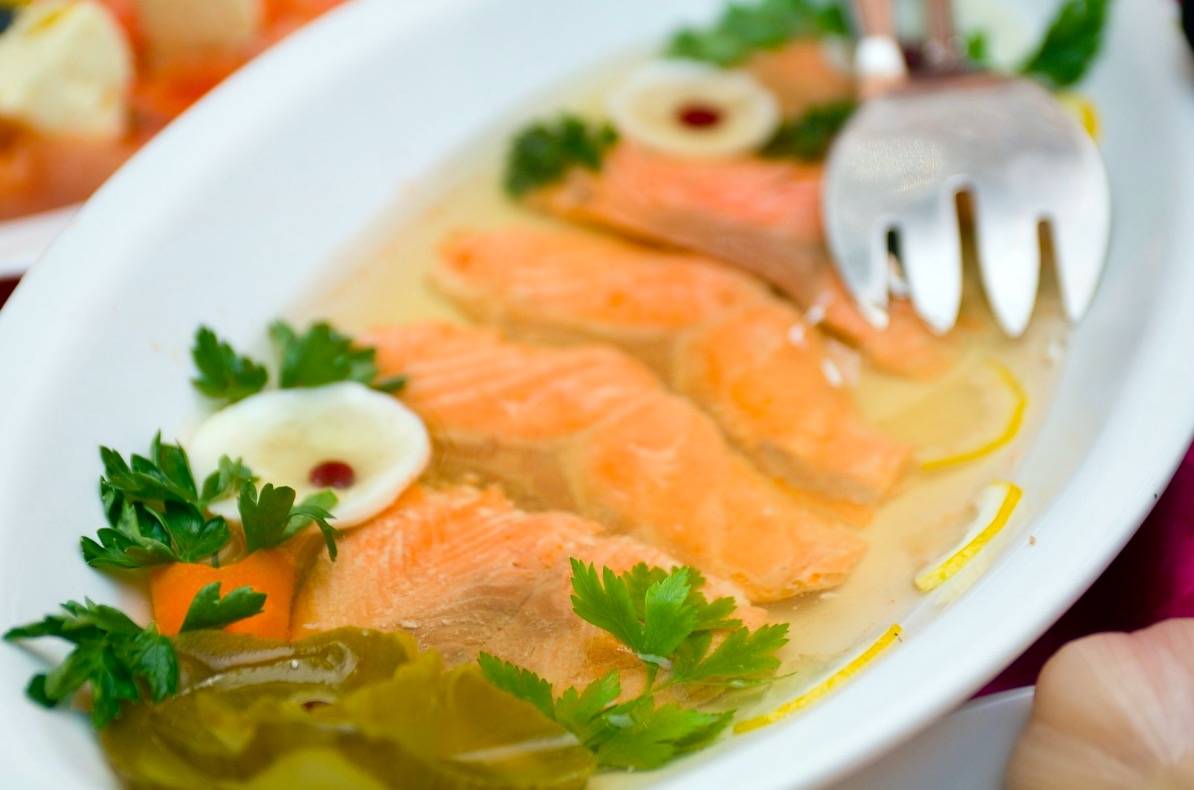 Заливное из рыбы с желатином: простые рецепты рыбного заливного