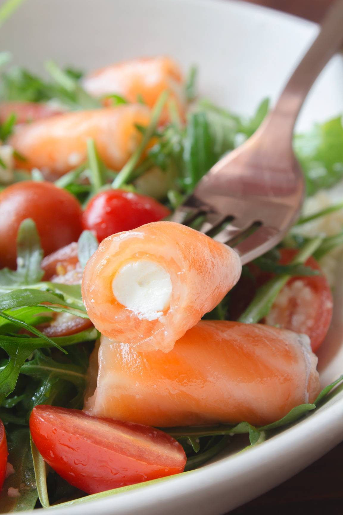 Салат с красной рыбой на праздничный стол