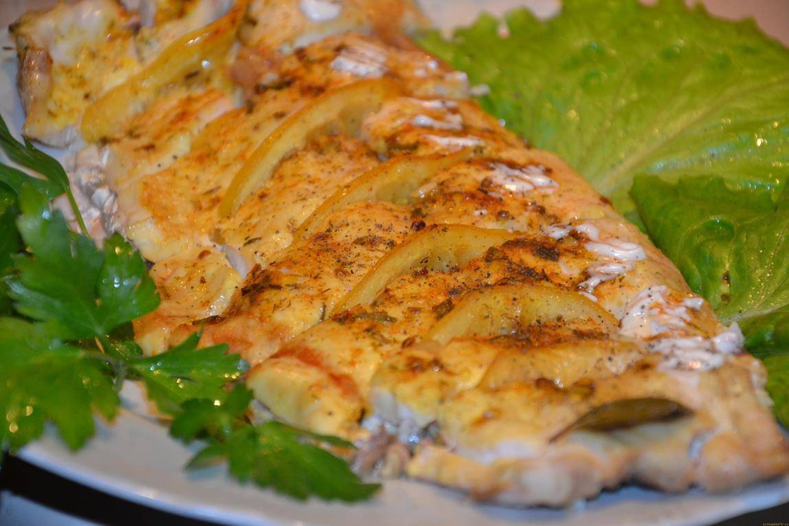 Толстолобик в духовке - 8 вкусных рецептов запеченной рыбы