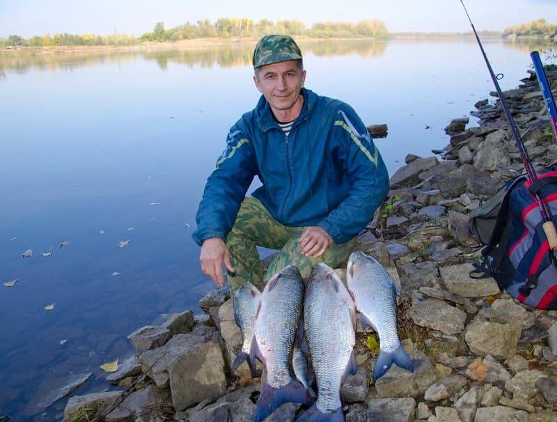 Рыбалка в октябре на малых реках: отличия в начале и конце октября