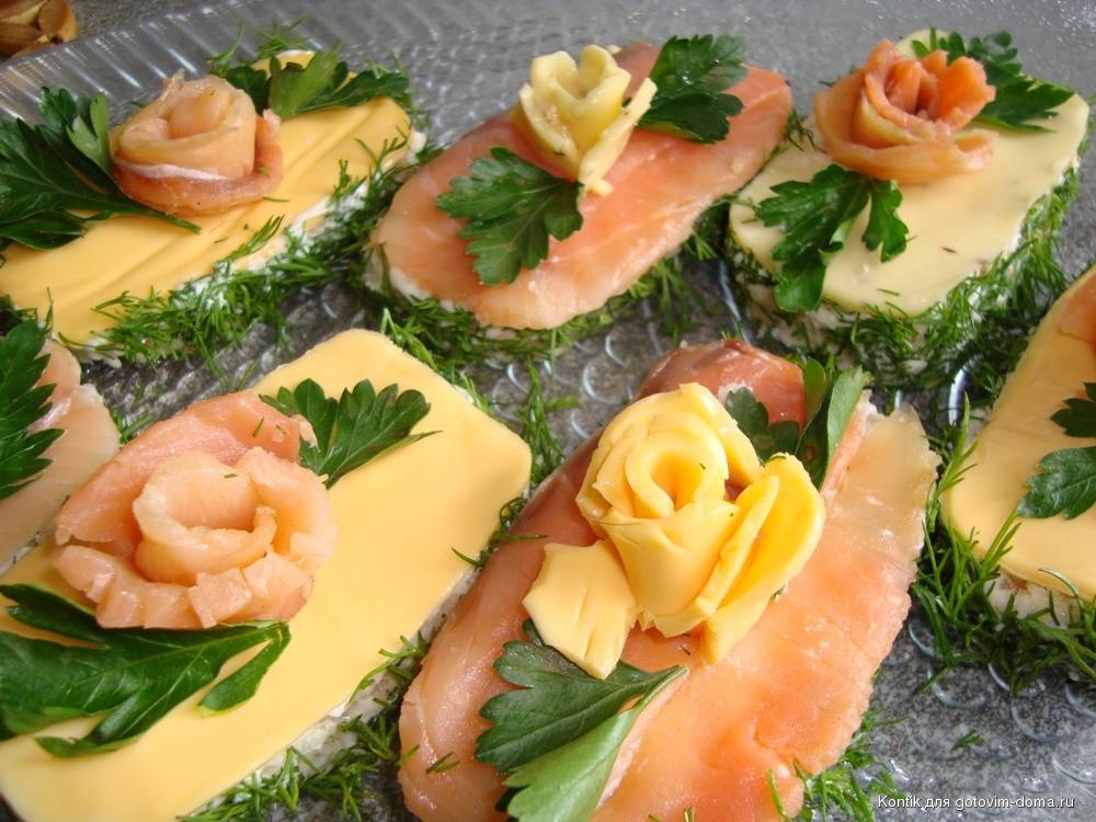 Простые и вкусные бутерброды с красной рыбой на праздничный стол: рецепты с фото
