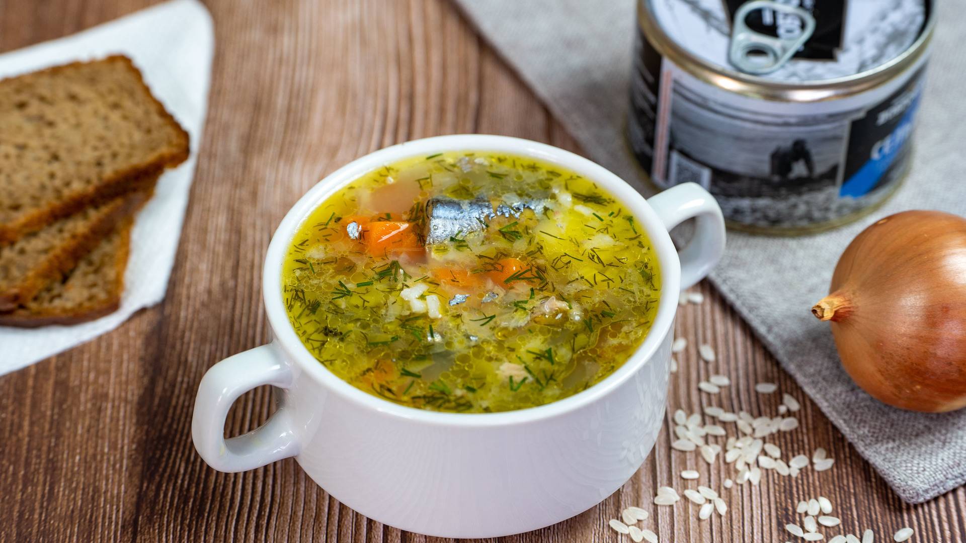 Как сварить суп из консервированной сайры с картошкой по простым и вкусным рецептам