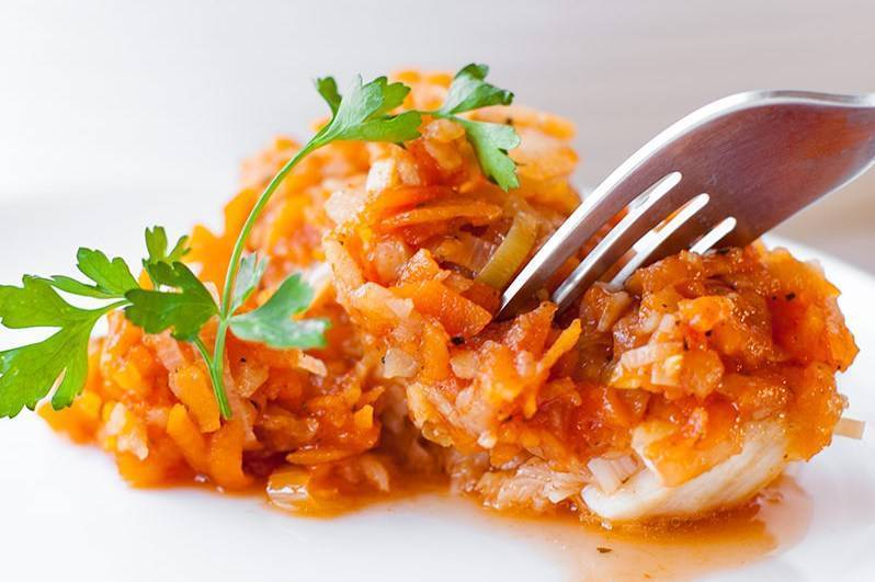 Форель под маринадом из моркови и лука рецепт с фото